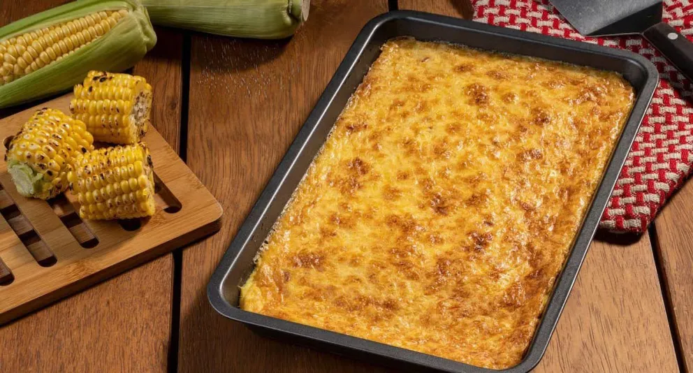 Tarta cremosa de choclo con base de papa.