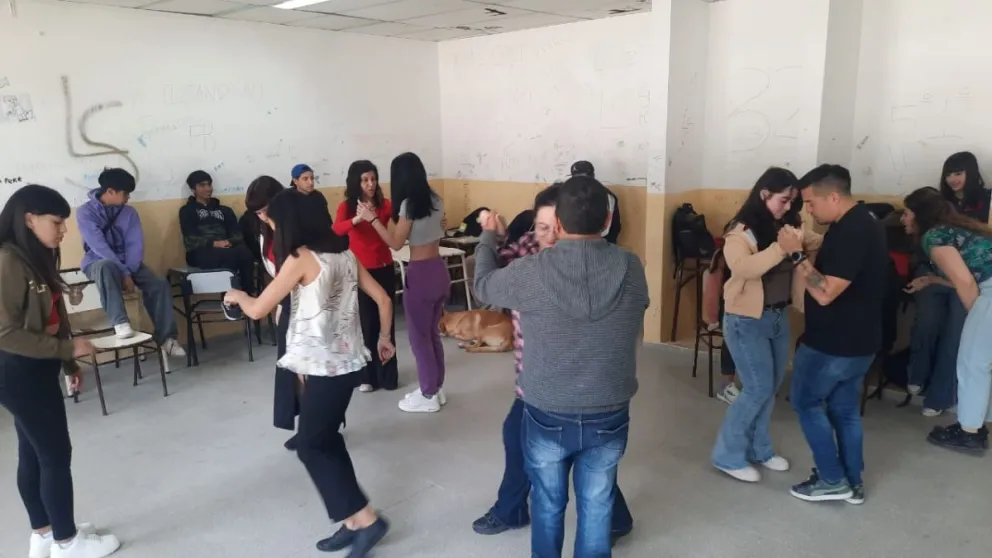 El objetivo es acercar el tango danza a las juventudes.