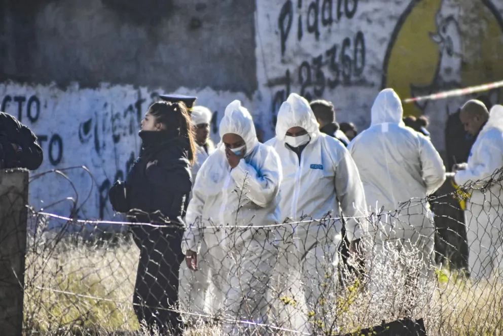 Intervención de los peritos en el lugar de los hechos. Foto Vanesa Schwemmler / NoticiasNet. 