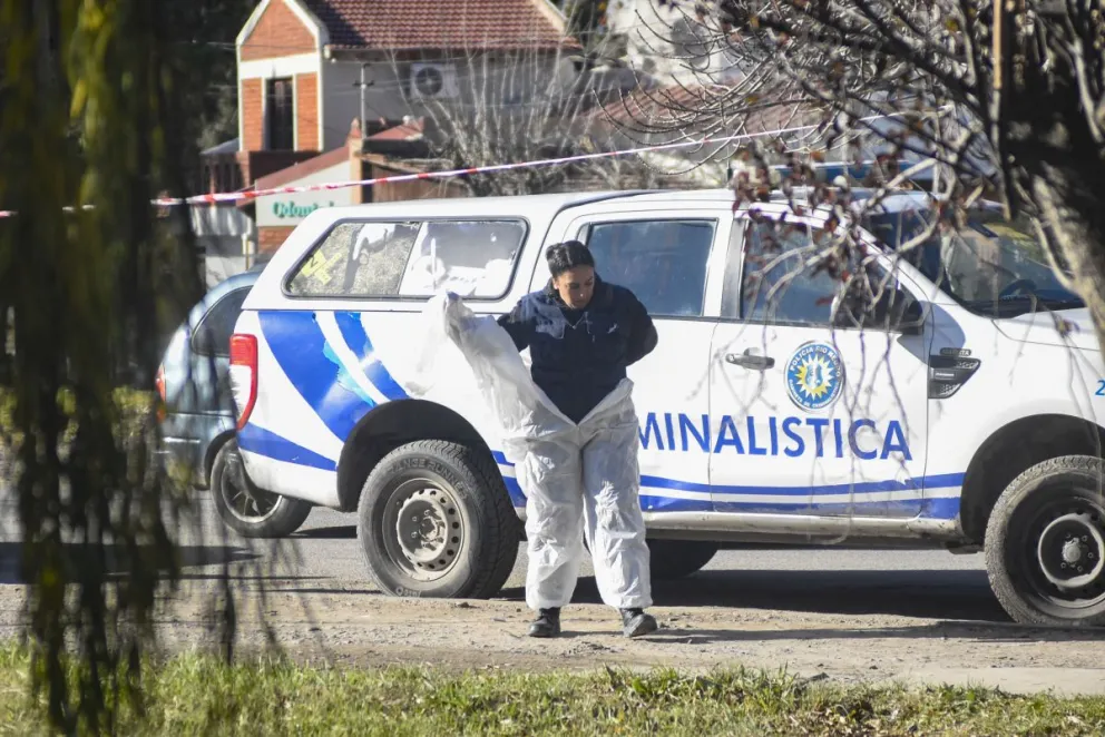 Crimen en el Parque Independencia de Viedma. Foto Vanesa Schwemmler / NoticiasNet. 