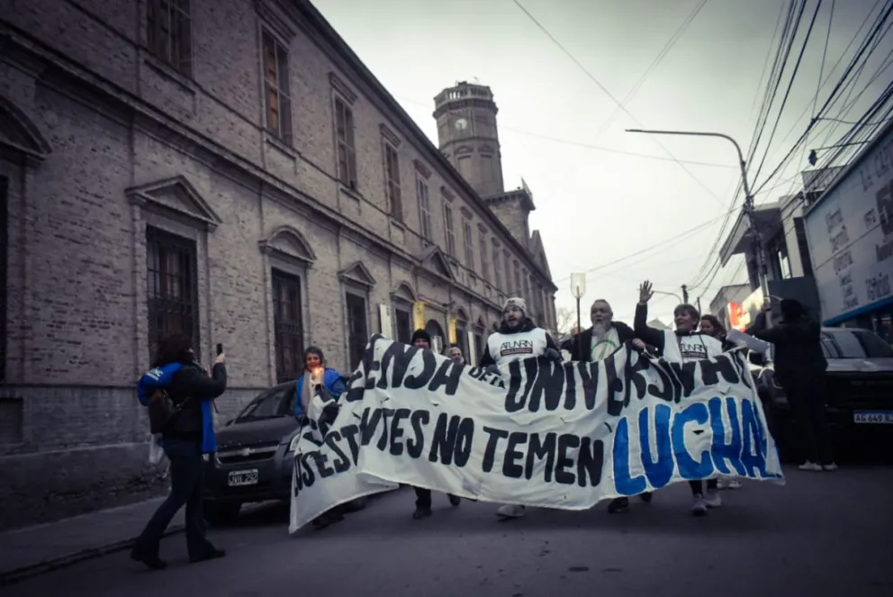 Concentración y marcha por las calles céntricas de la ciudad. (Fotos Vanesa Schwemmler) 