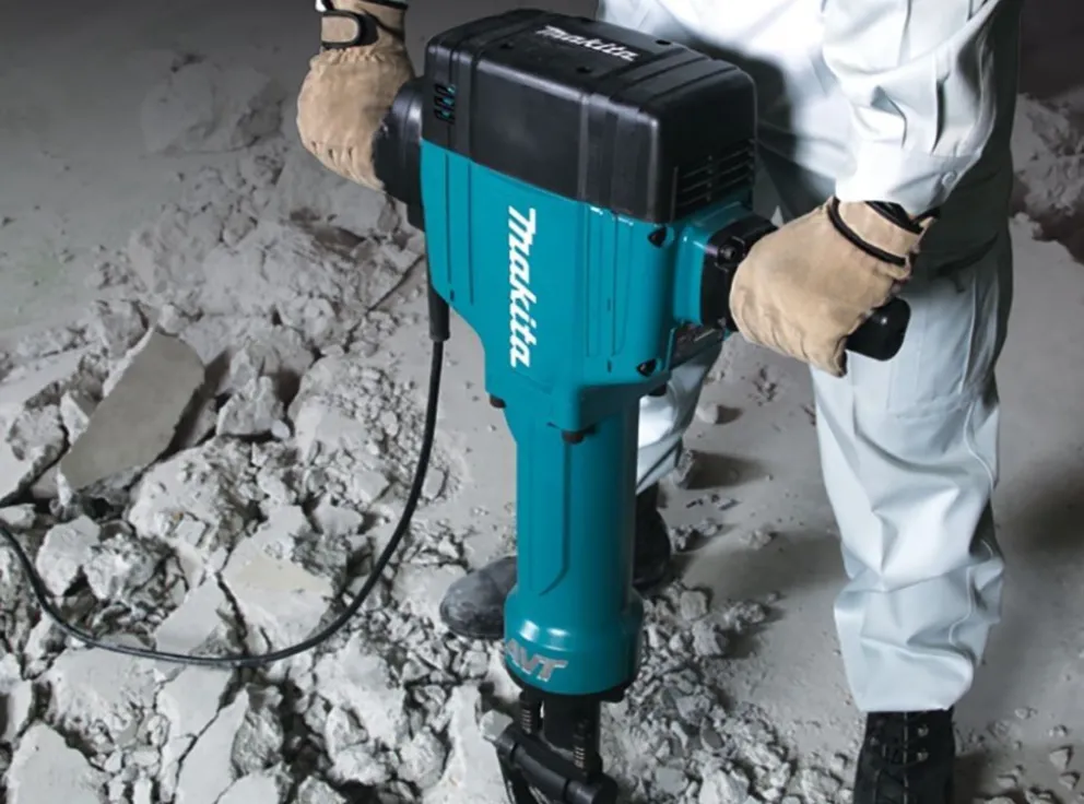 El obrero lastimado estaba manipulando un martillo percutor. Foto Web. 