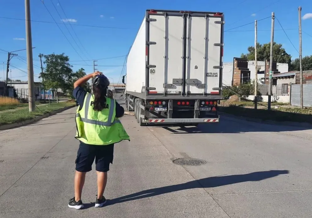 Camioneros agobiados por este cambio en los trámites para renovar sus licencias. Foto NoticiasNet. 