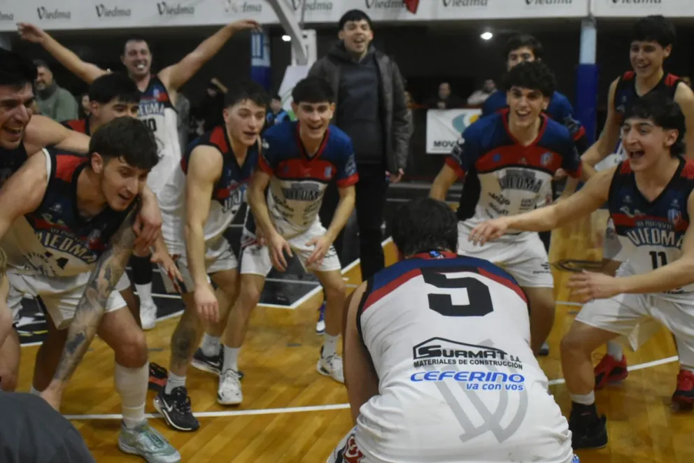 Deportivo Viedma penta campeón del básquet de ABVI. Fotos: Vanesa Schwemmler para NoticiasNet. 