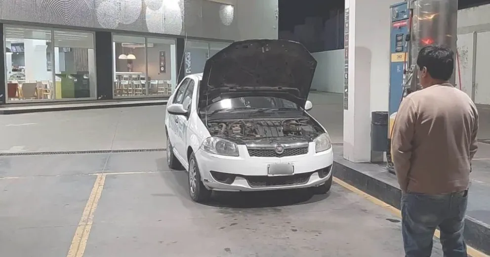 Foto archivo: un conductor cuando todavía podía cargar GNC.