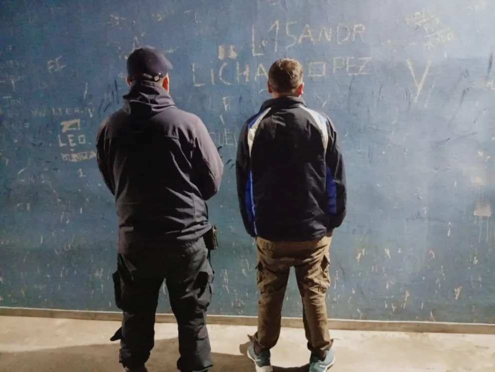 El ladrón fue aprehendido por sustraer elementos comestibles.