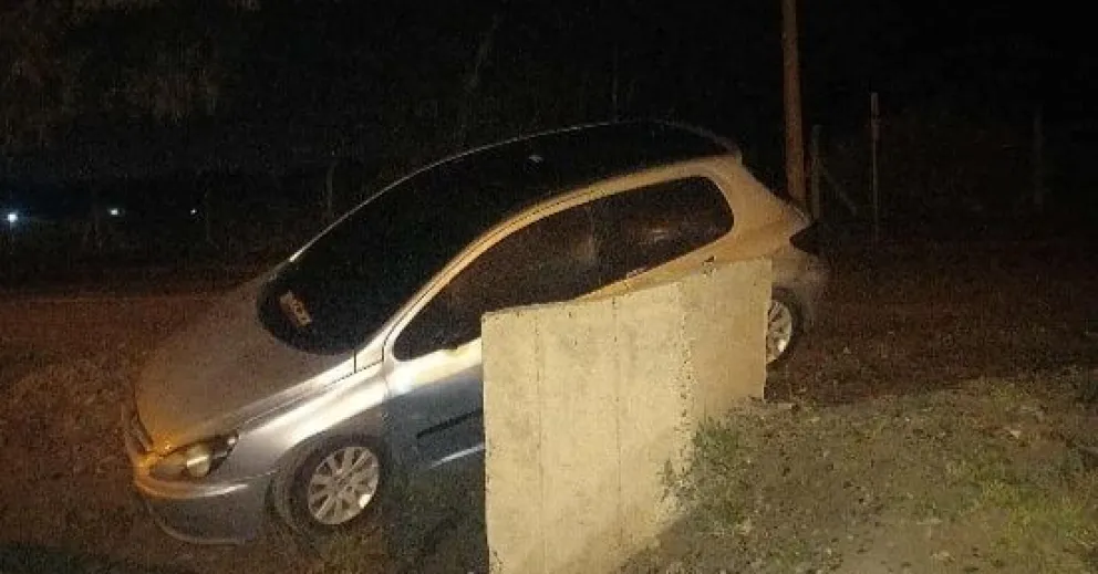 Así quedó el auto accidentado. Foto gentileza de El Delitómetro. 