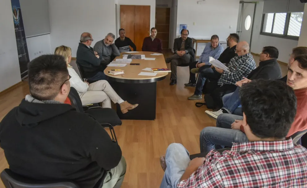 Comenzaron a organizarse con una reunión en la Cámara de Comercio. Fotos Vanesa Schwemmler para NoticiasNet.