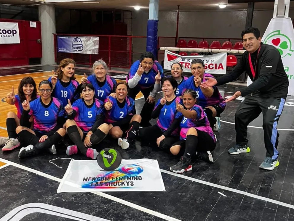 Las Chukis, campeonas del +50 femenino. 