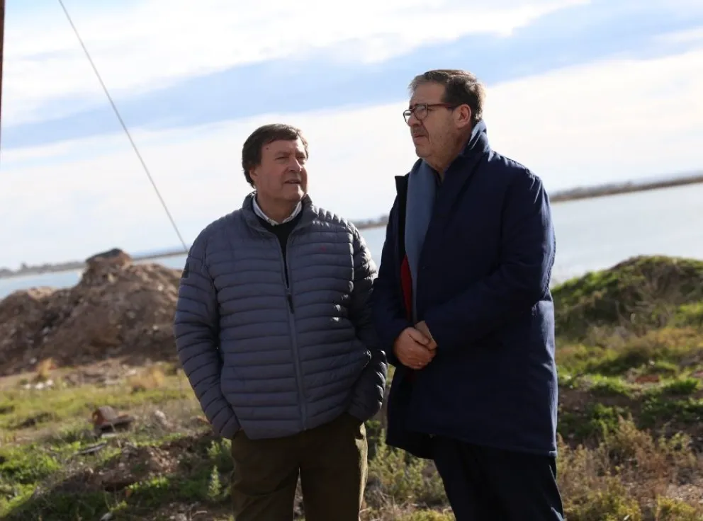 San Antonio Oeste cumplió 120 años. El gobernador junto al intendente Adrian Casadei.