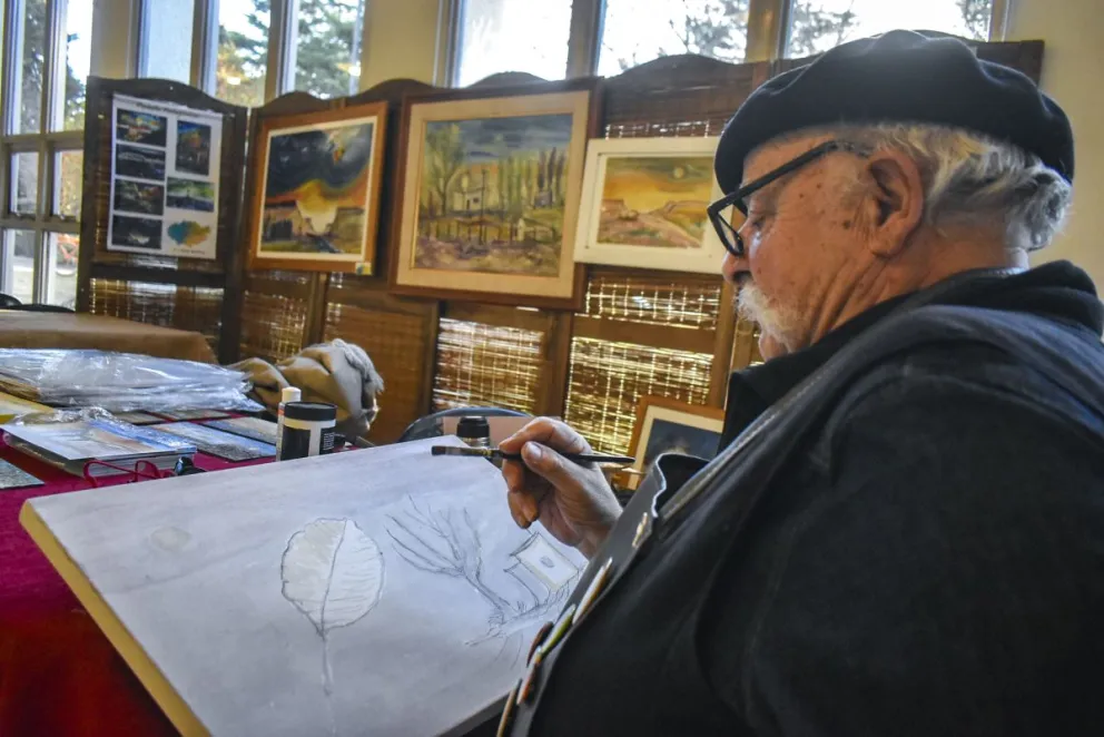 Una técnica que une sabores e identidad patagónica a través del arte. (Fotos Vanesa Schwemmler).