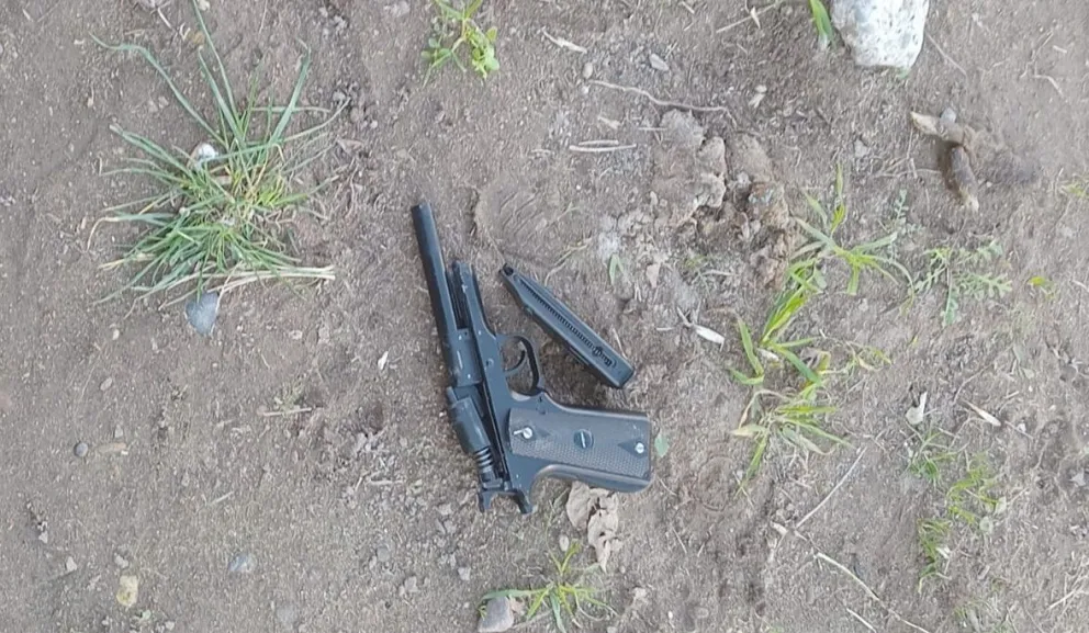 Los uniformados constataron que se trataba de una réplica de arma de fuego.
