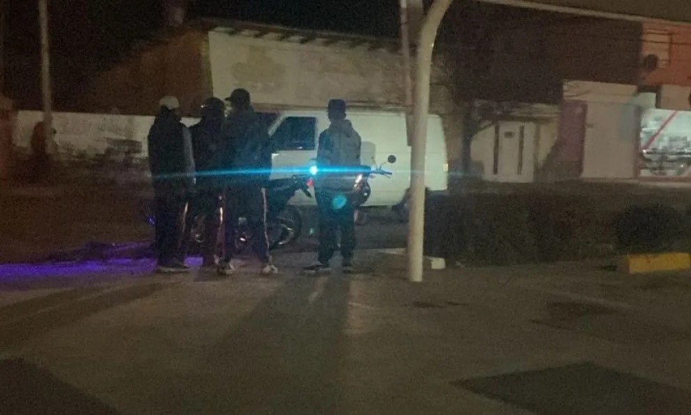 Operativo policial en la avenida 25 de Mayo, enfrente de la YPF central. 