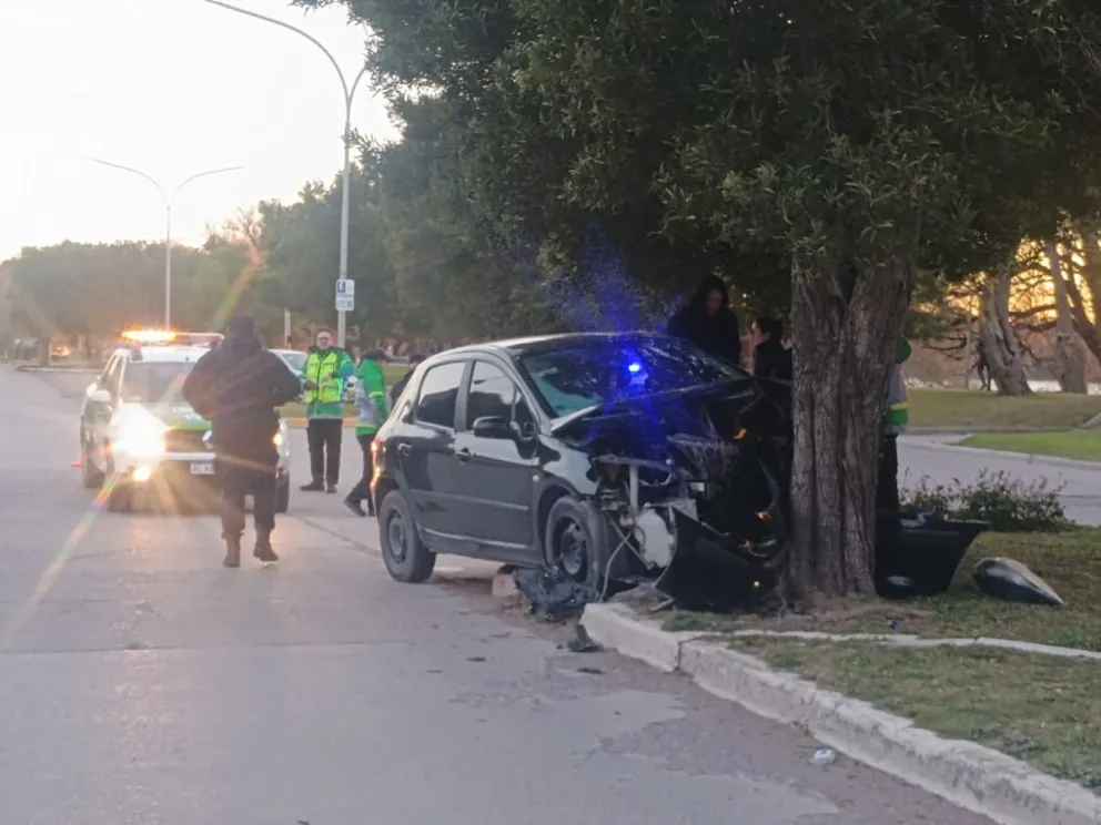 Colisión que dejó al auto totalmente destruido. Foto NoticiasNet. 