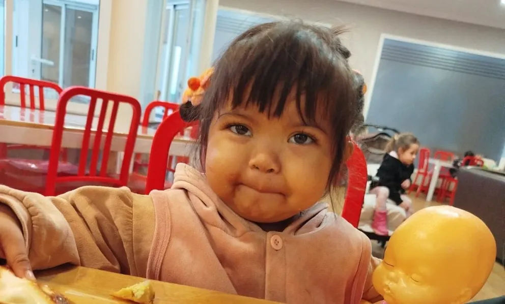 Maulén, una niña de dos años que sigue luchando por vivir. Fotos proporcionadas por el padre, Abel. 
