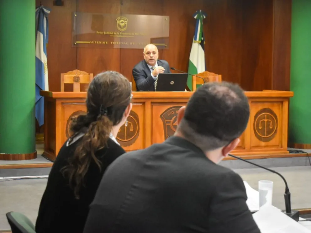 Reussi escuchó a las partes.