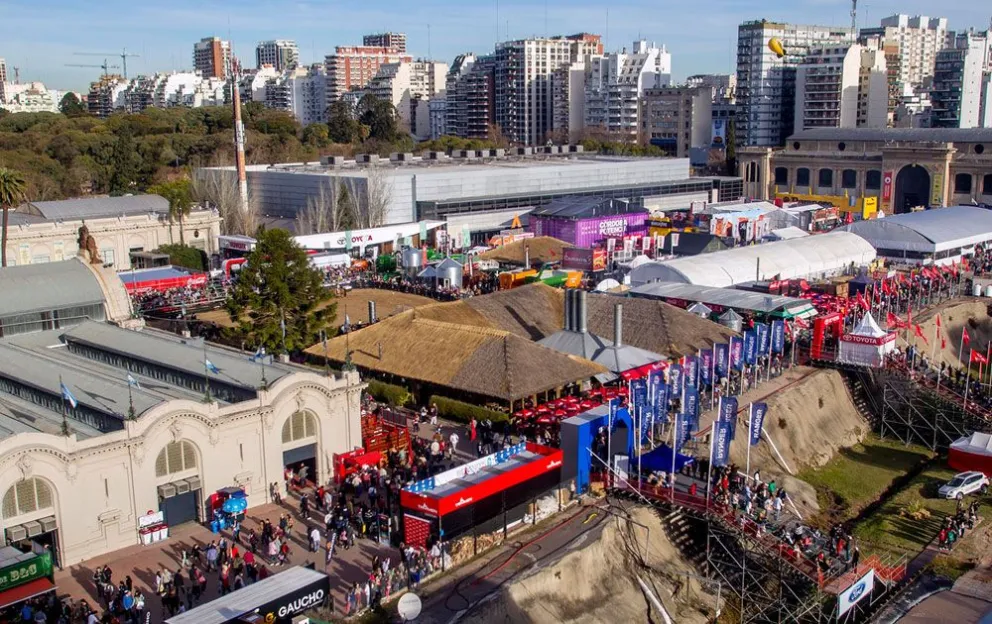 La expo se vive a pleno y las cabañas rionegrinas están presentes. 