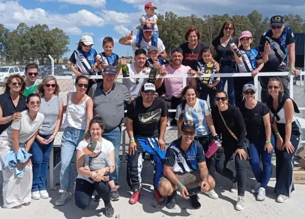 Heguy y el equipo. Foto archivo.