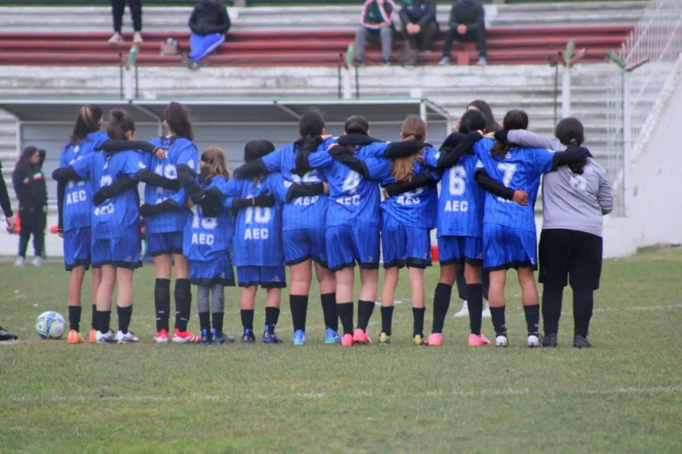 AEC campeón en las formativas del femenino. 