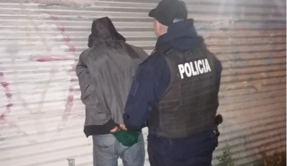 Detenido tras causar disturbios en la casa de su ex. 