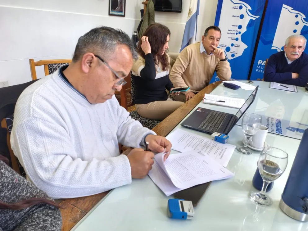 Gustavo Paleta en el marco de una reunión paritaria. 
