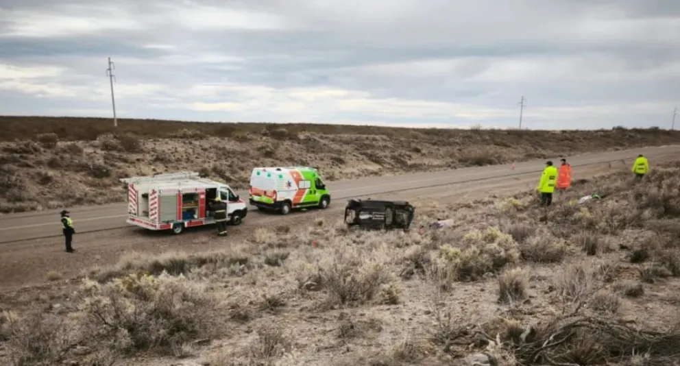 Comunicaron que el conductor se encuentra en estado de shock, pero está estable. (Foto ANRoca)