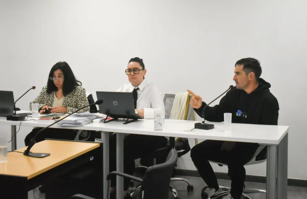 Richard González Conrado en tono desafiante contra la fiscal. Fotos Vanesa Schwemmler / NoticiasNet. 