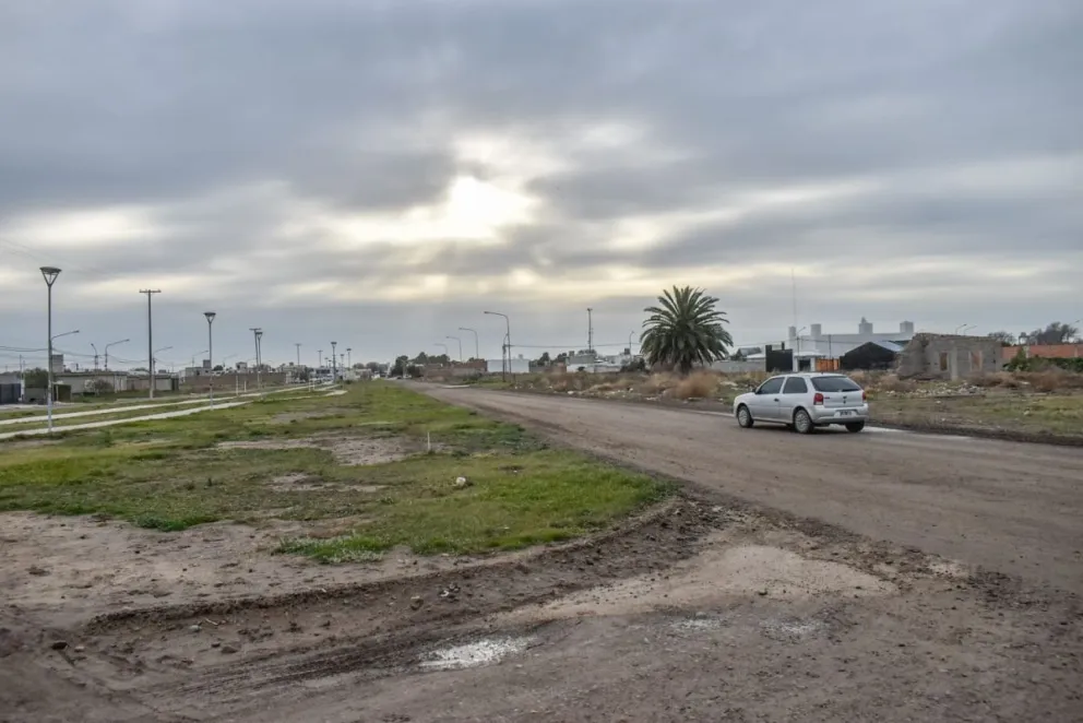 El proyecto contempla pavimentar Ituizangó entre Winter y la avenida Perón  (Foto: Vanesa Schwemmler)