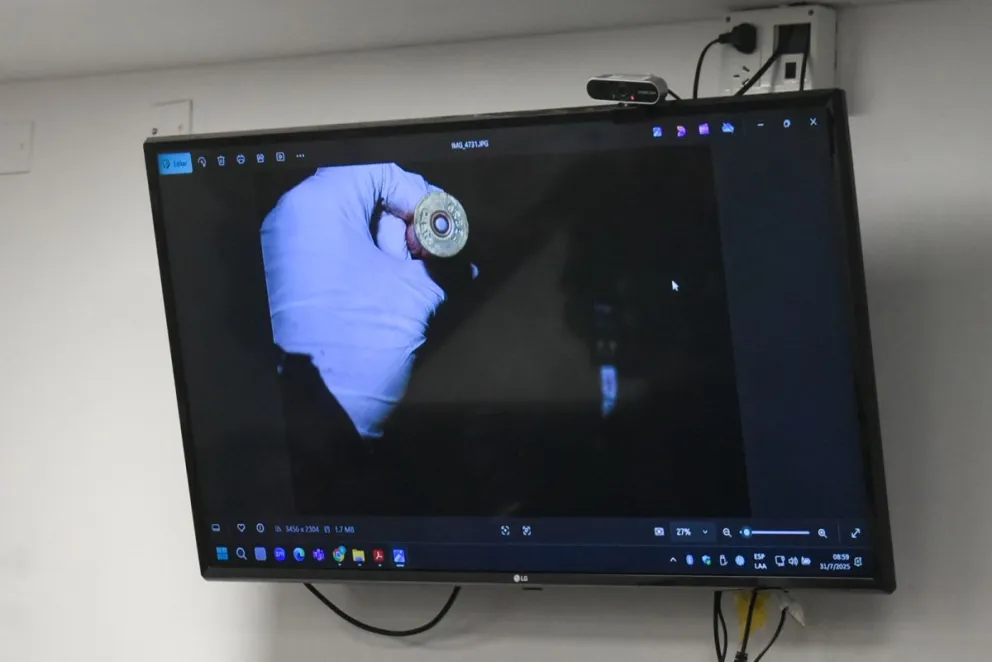 Cartucho de bala recogido en la zona del hecho de sangre. Fotos NoticiasNet.