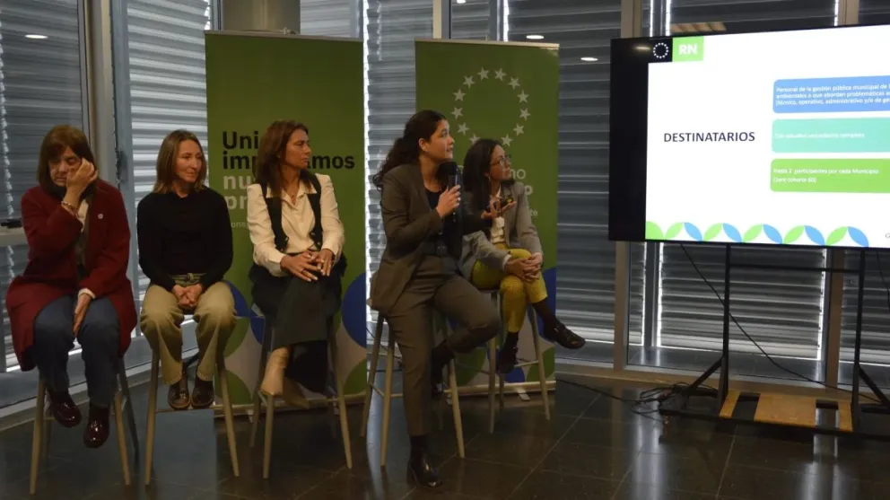 Las autoridades de Ambiente en la presentación oficial. 