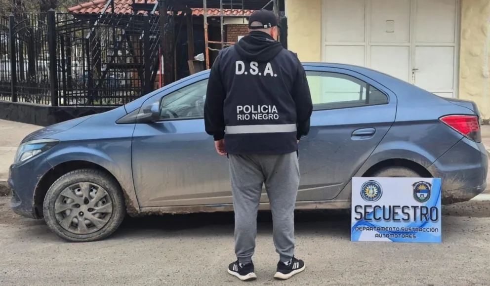  El automóvil fue incautado con la presencia de una martillera pública.