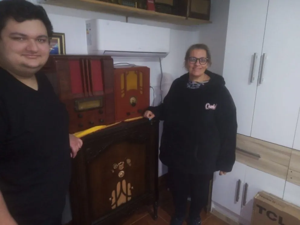 Adolfo, el hijo y Marcela su mamá. Los sucesores de la noble inclinación de Aguirrezabala.