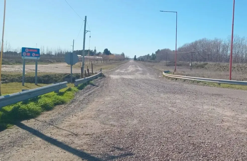 La actual traza de ripio del ingreso es de más de dos kilómetros.