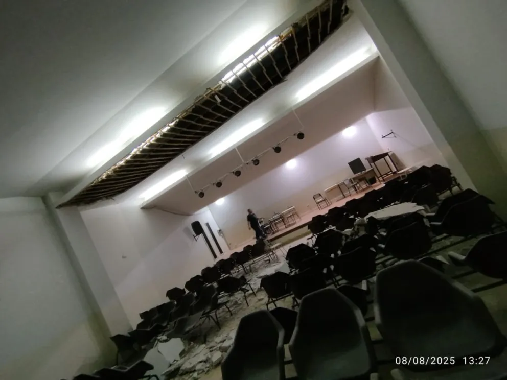 Así quedó el auditorio después del desprendimiento.  (Gentileza).