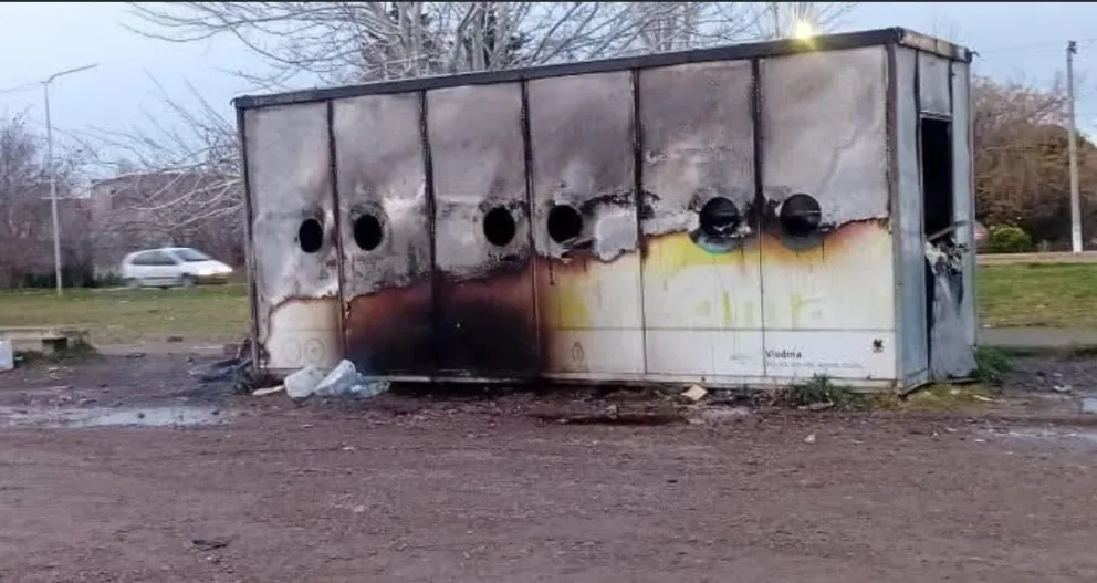 La estación de reciclaje quedó completamente destruida. 