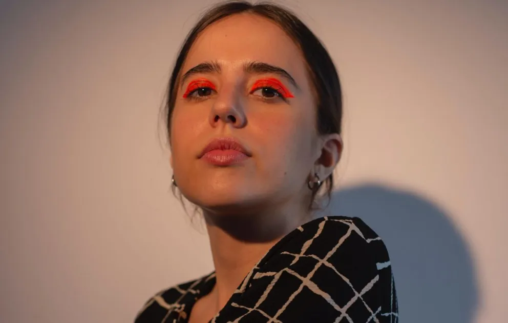 La artista viedmense se presenta con múltiples proyectos.