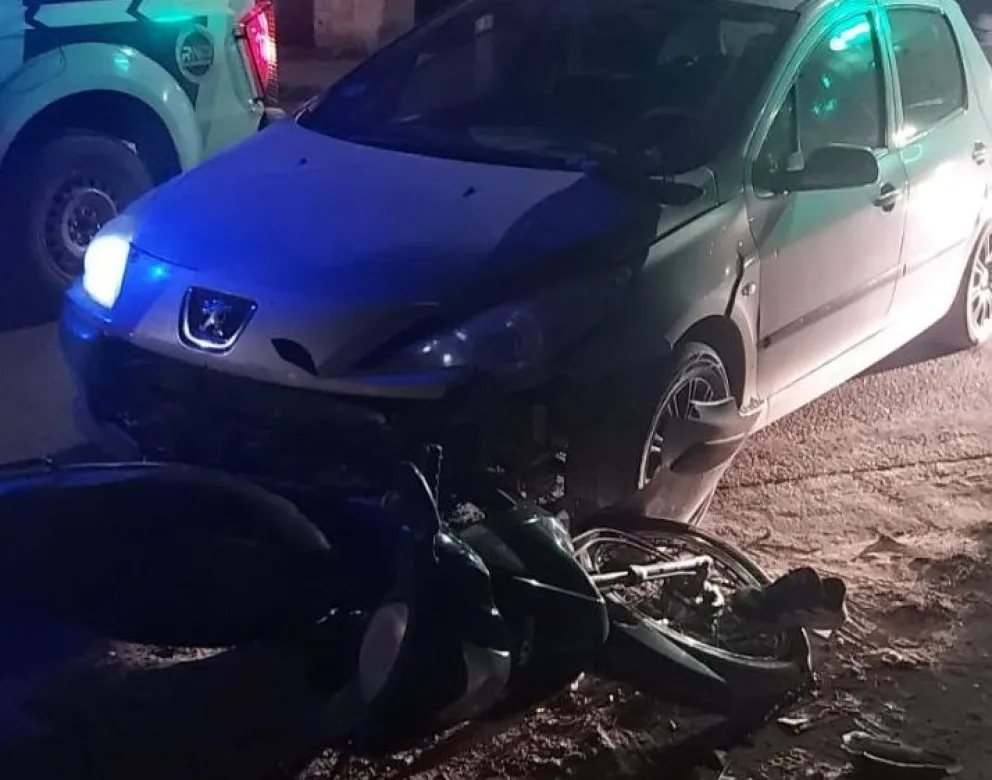 El incidente vial tuvo como saldo una persona herida. (Foto: Taxistas en Movimiento)