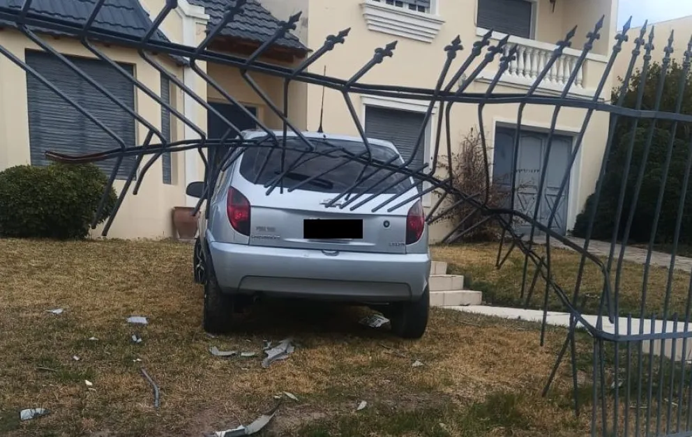 Auto accidentado y secuestrado por Tránsito de San Antonio Oeste. 