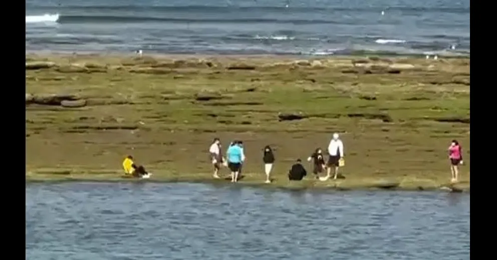 Un grupo de turistas vivió un momento de tensión este sábado en Las Grutas.