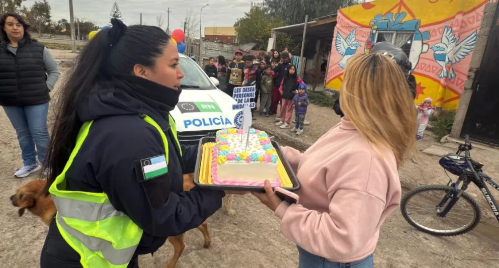 Además de alimentos esenciales, se entregaron regalos y juguetes.