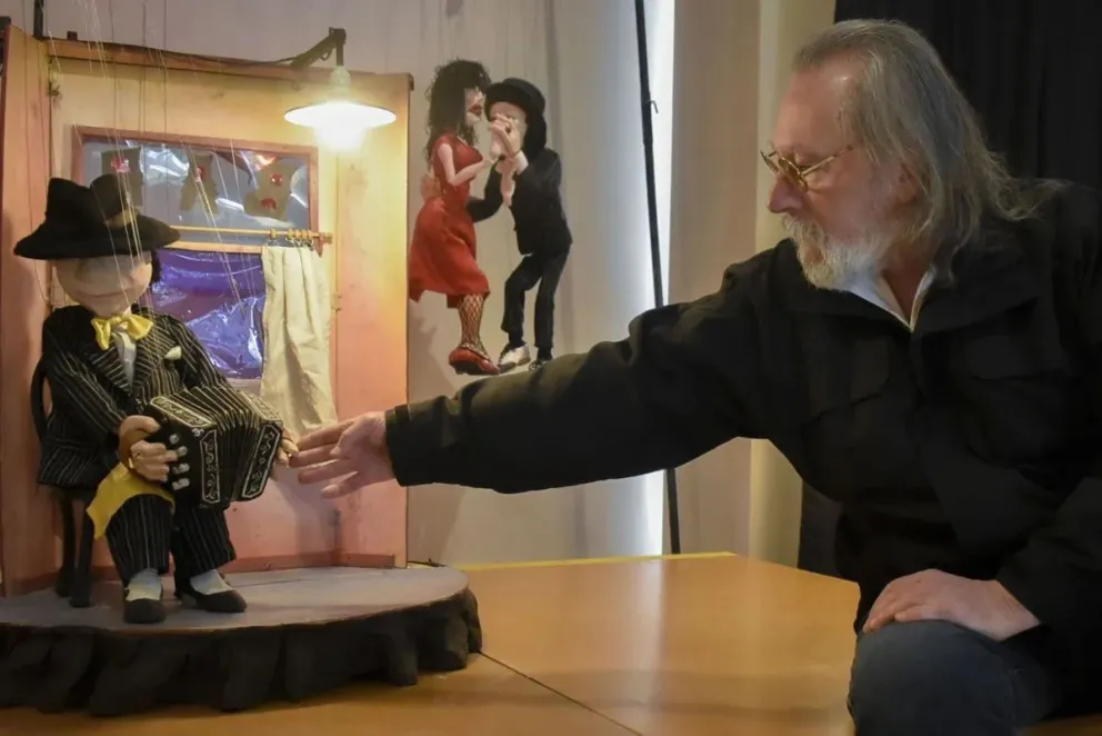 Oscar González en el Museo Tello de Viedma. Fotos de Vanesa Schwemmler para NoticiasNet.