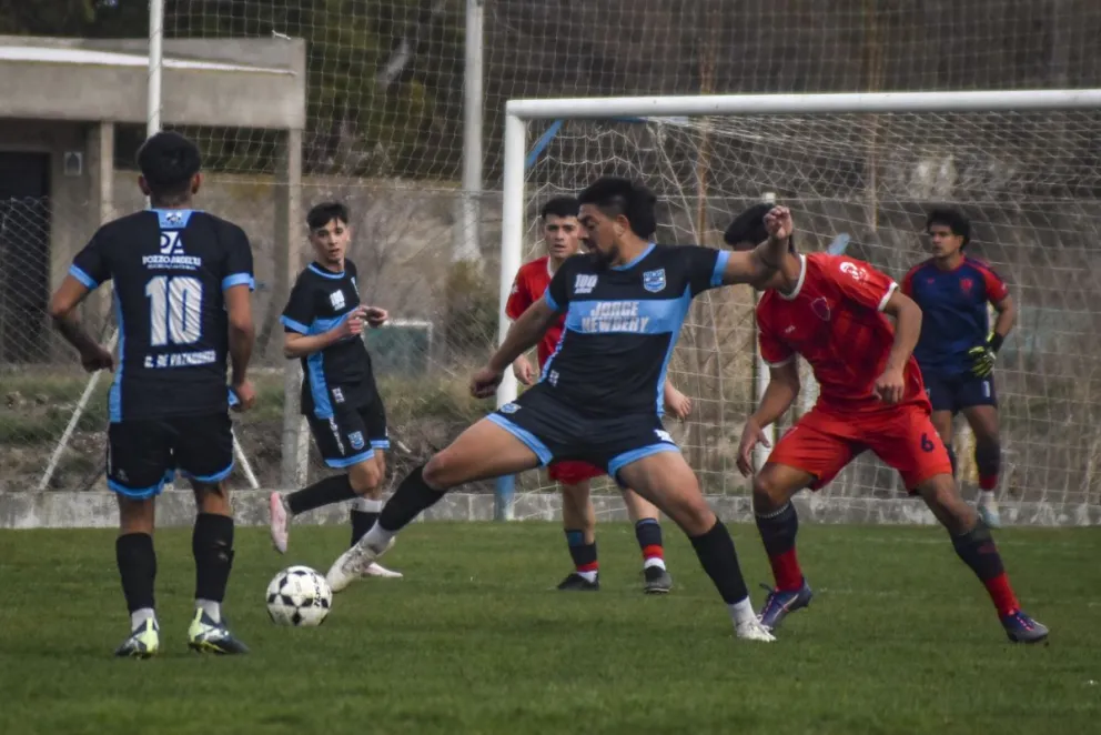 Jorge NEwbery podrá esta fecha asegurarse el segundo lugar si se dan algunos resultados. Foto archivo.