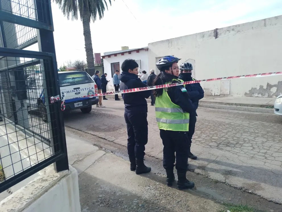 Policías hicieron un cerco perimetral. Foto gentileza estoquepasa.com