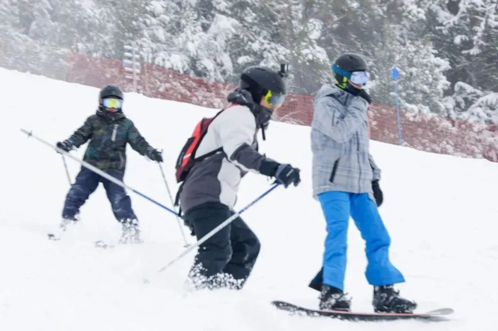 Llegó al nieve a Catedral y el invierno se sigue viviendo a pleno en Bariloche