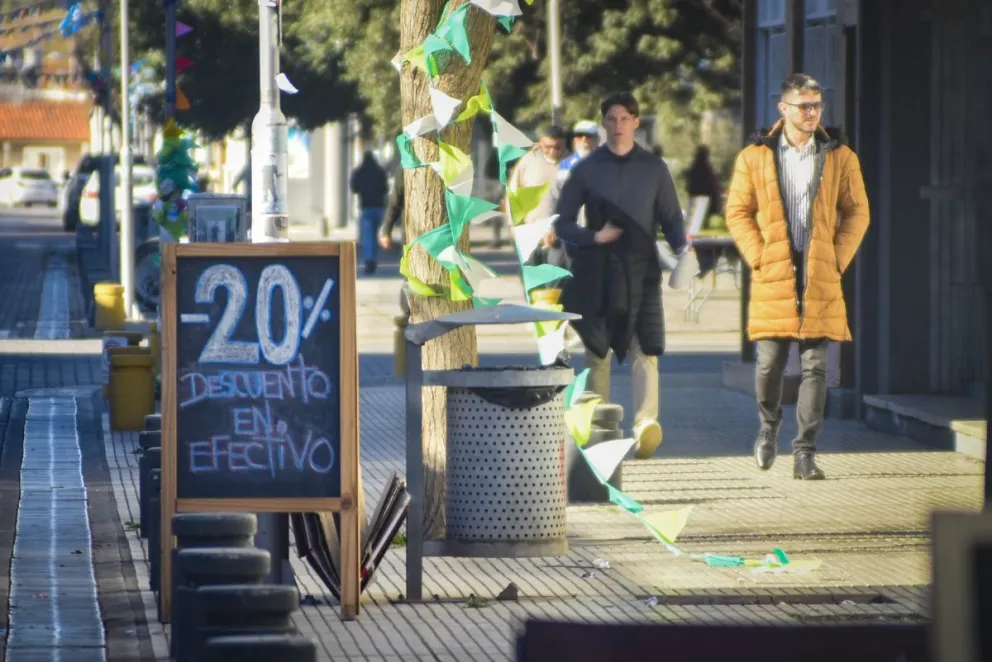 Las perchas en la calle para repetir una exitosa experiencia. (Foto: archivo)