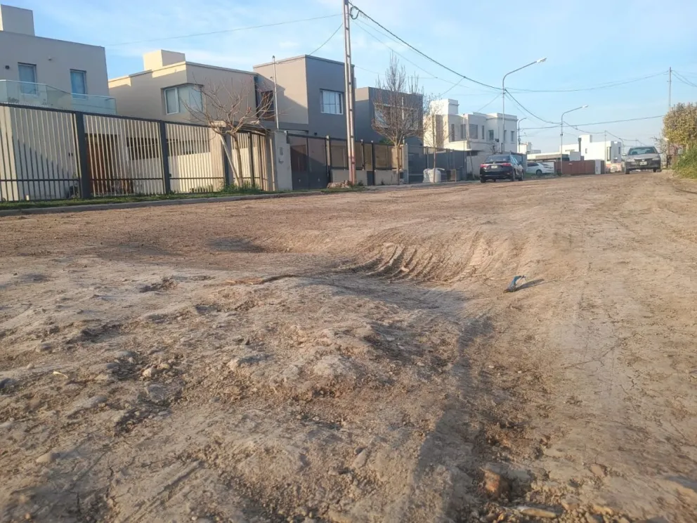 Vecinos de barrio norte pidieron repaso de calles y limpieza de microbasurales