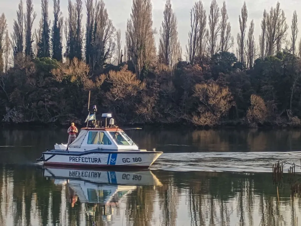 Prefectura sigue con rastrillajes en el río Negro. Foto NoticiasNet. 