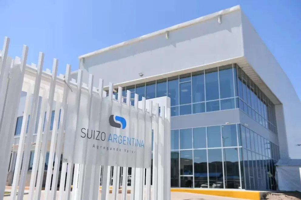 La policía secuestró computadoras y archivos digitales.