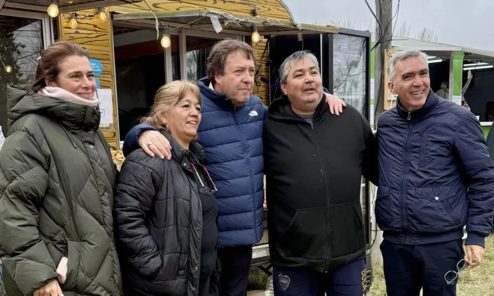 El gobernador estuvo acompañado de Andrea Confini y Facundo López. 