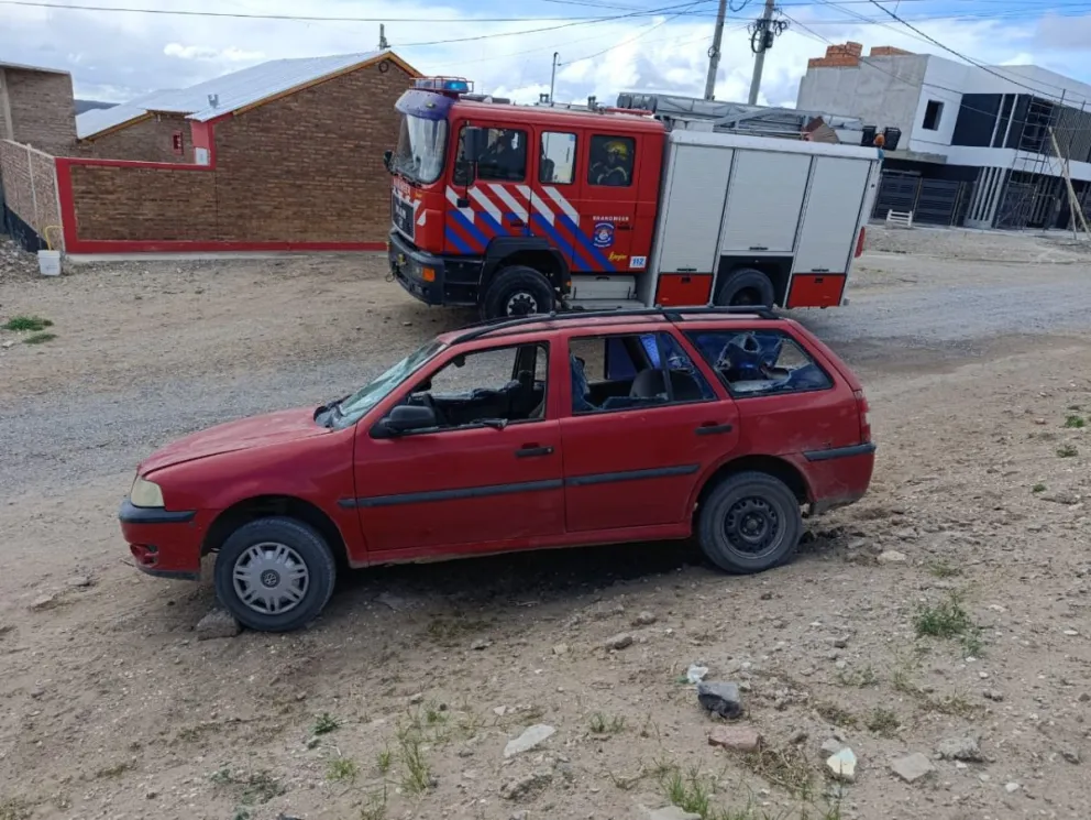 Un Volkswagen apareció abandonado en plena calle Hipólito Yrigoyen al 1500.